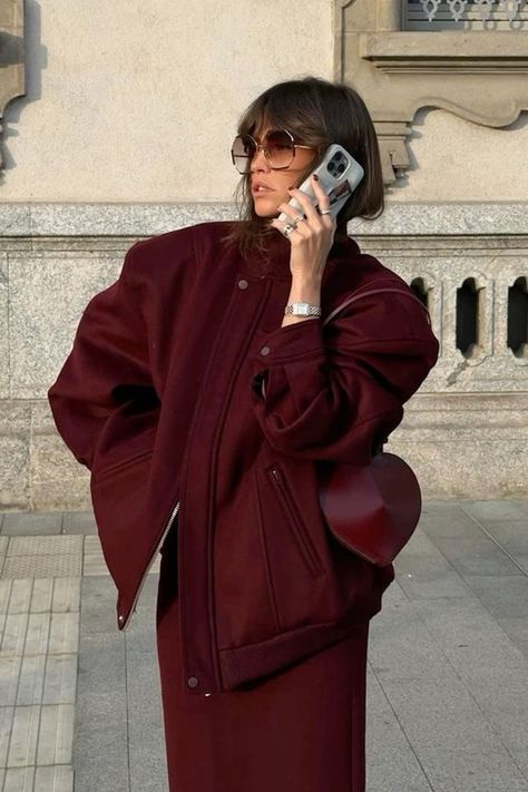 burgundy outfit, burgundy outfit ideas, maroon outfit, trendy fall outfits Fall Travel Outfit, Burgundy Outfit, Foto Poses, Fashion People, Trendy Fall, Outfit Combinations, 가을 패션, Looks Style, Dress Code