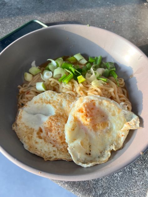 Lunch time! Noodles with fried eggs and spring onions :3 Spring Onions, Fried Eggs, Fried Onions, How To Cook Eggs, Spring Onion, Lunch Time, Fried Egg, Onions, Noodles