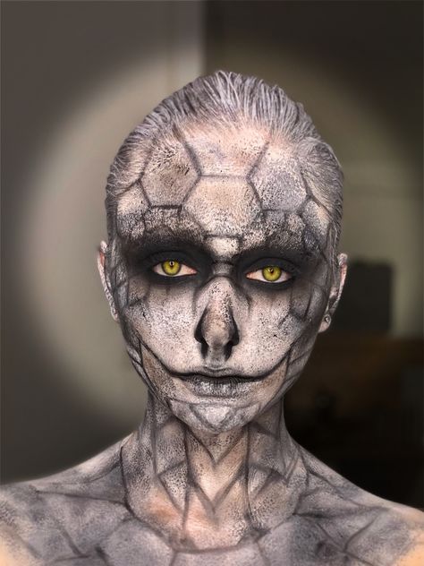 Snake makeup, Halloween makeup, horror makeup Snake Sfx Makeup, Halloween Makeup Horror, Snake Makeup, Creepy Makeup, Horror Makeup, Scary Makeup, Sfx Makeup, Makeup Designs, Face Painting