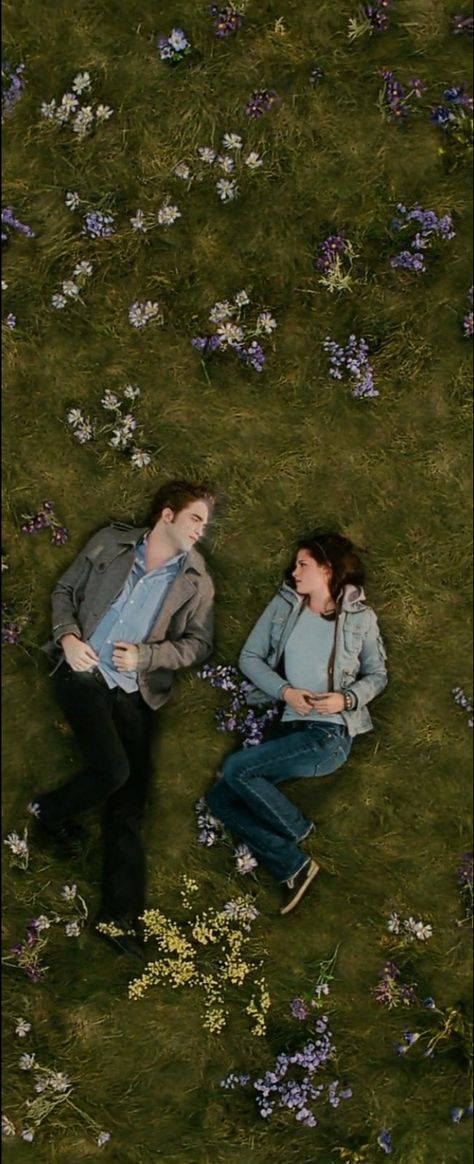 Twilight Makeup, Bella Y Edward, Twilight Wallpaper, Twilight Bella And Edward, Bella Edward, Twilight Scenes, Twilight Saga Series, Twilight Edward, Twilight Photos