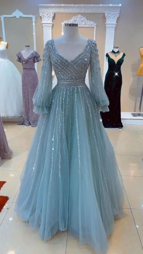 Party Wear Gowns, Long Frock Designs, Long Gown Design, Lehenga Designs Simple, Latest Bridal Dresses, Simple Gowns, Gowns Dresses Elegant, Pakistani Fancy Dresses, Fancy Dresses Long