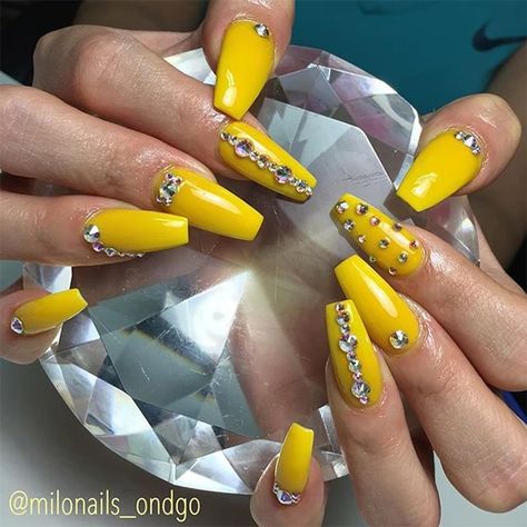 Yellow Bling Nails, Yellow Nails With Rhinestones, Metallic Gold Nail Designs, Bling Nails Rhinestones, Acrylic Nails Yellow, Nails Rhinestones, Nails With Rhinestones, Prom Nails Red, Yellow Nails Design