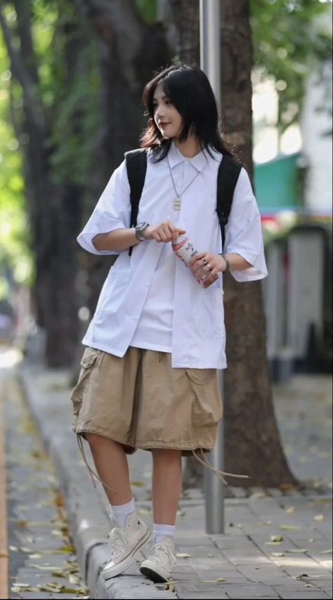 Loose Dress Shirt Outfit, Ootd Boyish, Summer Tomboy Outfits, Pakaian Hipster, Boyish Girl, Anime Fyp, Boyish Outfits, Boyish Style, Mode Emo