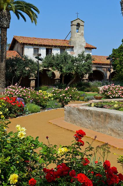 California Landmarks, Mission San Juan Capistrano, Orange California, California Missions, Beautiful California, Rose Gardens, California History, Casas Coloniales, San Juan Capistrano