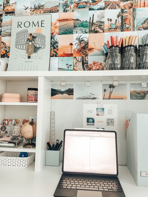 Aesthetic Desk Setup Preppy, Beachy Desk Decor, Beachy Desk Ideas, Preppy Desk Setup, Teen Desk Area, Preppy Desks, Desk Preppy, Preppy Desk Decor, Beachy Teen Bedroom