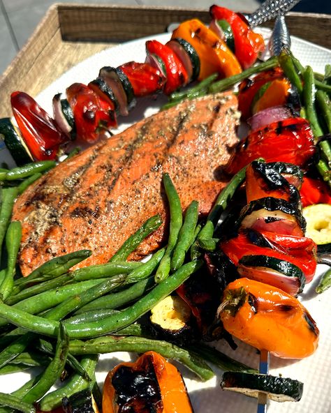 Grilled Sockeye Salmon + Veggies Wild Salmon Recipe, Salmon Veggies, Sockeye Salmon, Zucchini Slice, Wild Salmon, Brown Mustard, Fresh Green Beans, Grill Grates, Cooking Guide