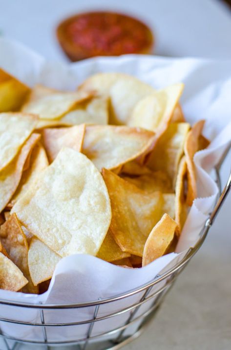 How To Make Chips, How To Make Nachos, Fried Tacos, Homemade Tortilla, Tortilla Shells, Nacho Chips, Homemade Tortilla Chips, Fried Tortillas, Salsa Dip