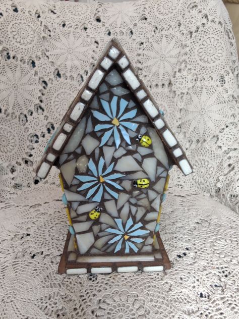 Handmade Mosaic Birdhouse - Home Sweet Home Mosaic Birdhouses Ideas, Mosaic Bird Houses, Mandala Bird House, Rainbow Birdhouse, Mosiac Tile Birdhouse, Mosaic Birdhouse, Birdhouses Ideas, Blue Daisies, Mosaic Art Projects