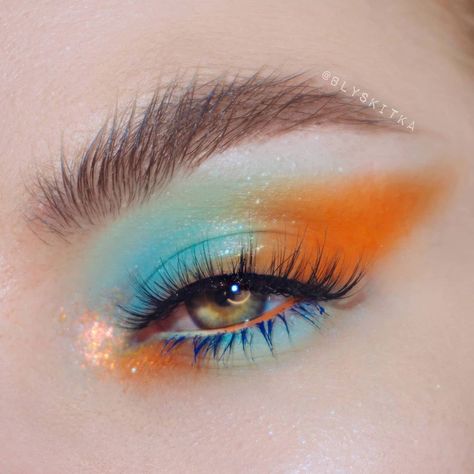 Colourful Makeup Looks Creative, Orange Make Up, Blue And Orange Makeup, Shimmer Eye Look, Colourful Eyeshadow Looks, Orange Makeup Looks, Colourful Eye Makeup, Colorful Eyeshadow Looks, Colourful Eyeshadow