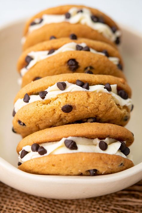 Learn how to make the best ever chocolate chip sandwich cookies! This recipe features two soft and chewy cookies with rich buttercream frosting sandwiched between. Chocolate Chip Sandwich Cookies, Chip Sandwich, Chocolate Cheesecake Bites, Chocolate Chip Frosting, Cookie Sandwich Recipes, Cookie Sandwich, Chewy Cookies, Diy Desserts, Icing Recipe