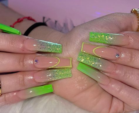 Neon Green Nails With Flowers, Long Green Nail Ideas, Green Encapsulated Nails, Lime Green Nail Ideas, Princess And The Frog Nails Acrylic, Green Nails With Gems, Nails Corte, Neon Lime Nails, Green Baddie Nails