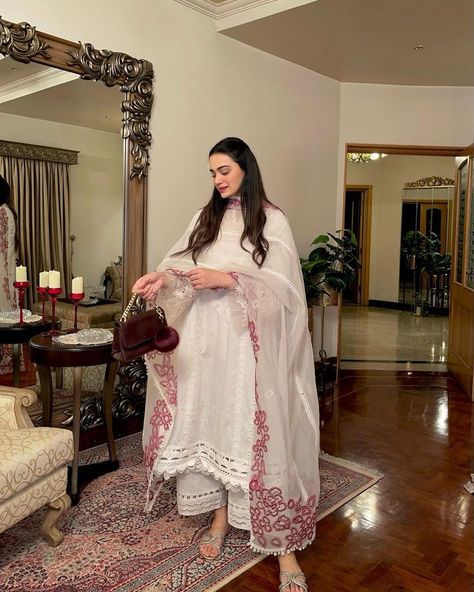 designer suits for women Designer Suits For Women, Simple Dress Casual, Trendy Outfits Indian, Simple Kurta Designs, Pakistani Fashion Casual, Traditional Indian Dress, Desi Fashion Casual, Casual Indian Fashion, Pakistani Dresses Casual