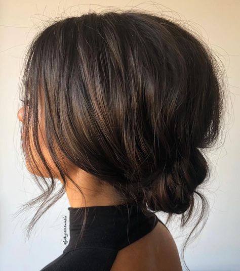 Voluminous Low Tousled Updo for Shorter Hair Messy Hair Updo, Boho Styl, Graduation Hairstyles, Up Dos For Medium Hair, Low Bun, Updos For Medium Length Hair, Prom Hairstyles, Short Hair Updo, Messy Hairstyles