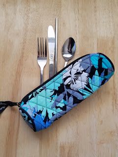 Homemade zero waste cutlery kit with reusable silverware and straw Bane Of My Existence, Low Waste Lifestyle, Plastic Silverware, Zero Waste, Straw, Gift Ideas, Lifestyle, Tableware, Gifts