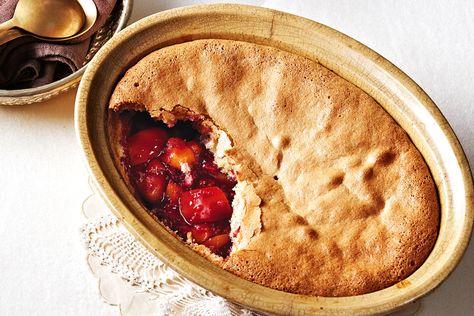 This recipe bakes summer into a sponge case, great for enjoying at teatime. peach and raspberry sponge pudding Sponge Pudding Recipe, Sponge Pudding, White Peaches, Peach Syrup, Peach Slices, Winter Desserts, Canned Peaches, Pudding Recipe, Windsor Castle