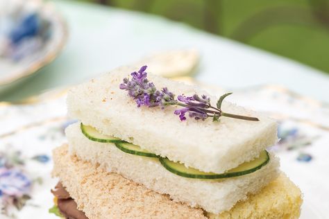 These delectable Mint Lavender–Cucumber Sandwiches are simple and delicious. Chicken Salad Tea Sandwiches, Watercress Sandwich, Roast Beef Salad, Cucumber Sandwiches Recipes, Roast Beef And Cheddar, Curried Chicken Salad, Tea Party Sandwiches, Tea Sandwiches Recipes, Curried Chicken