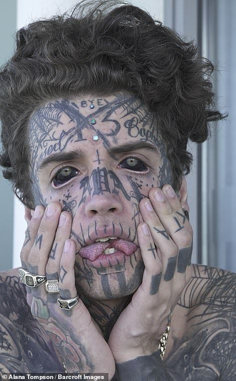 What an Idiot Victorian Police, Eyeball Tattoo, Tattooed Man, Vietnam Art, Tattoo Fails, Full Body Tattoo, Old Tattoos, Types Of Piercings, Face Tattoos