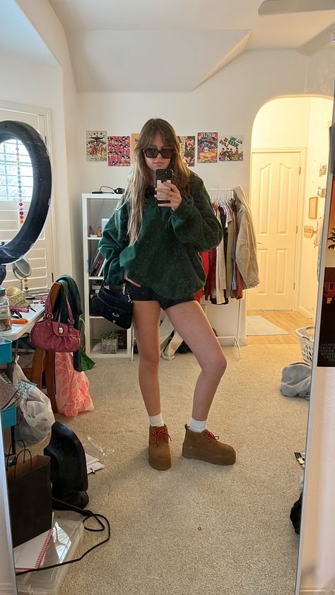 #uggs #uggsoutfit Shorts Uggs Outfit, Platform Uggs Outfit Summer, Uggs With Shorts Outfit, Shorts And Uggs Outfit, Uggs And Shorts, Uggs With Shorts, Mini Ugg Outfit, Short Uggs Outfit, Tasman Uggs Outfits