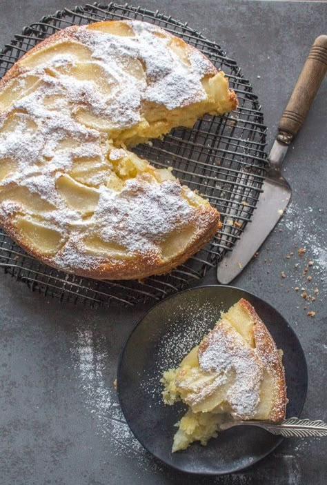 Pear Cake Recipes, Pear Dessert Recipes, Afternoon Tea Cakes, Light Dessert, Pear Dessert, Pear Cake, Italian Cake, Moist Cake, Pear Recipes