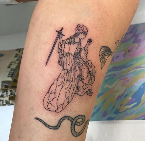 Justine on Instagram: “Queen of swords for Natalie ! Check out those healed raspberries too 🥰 Thank you! . . #queenofswords #folktattoo #queen #raspberrytattoo…” Queen Of Swords Tattoo, Swords Tattoo, Queen Of Swords, Hawaii Tattoos, Swords Tarot, Instagram Queen, Swords, Raspberry, Black And Grey