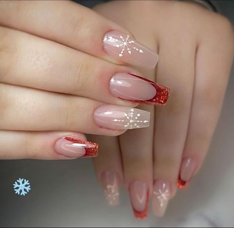 Crismas Nails 2023, Nail Art Crismas, Crismas Nails Art, Almond Nails Christmas Designs, Almond Shaped Christmas Nails, 2023 Red Nails, Christmas Nails Almond Shape, Crismas Nails, Christmas Nails Almond