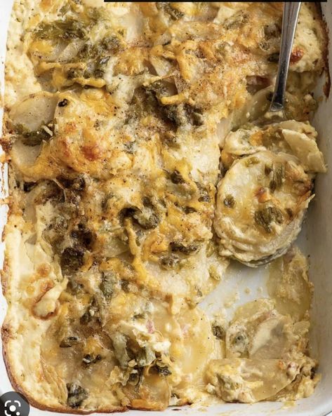 Side Dish Thanksgiving, Cheesy Au Gratin Potatoes, Cheese Scalloped Potatoes, Green Chili Recipes, Scalloped Potatoes Recipe, Gratin Potatoes, Kitchen Green, Scalloped Potato Recipes, Potatoes Au Gratin