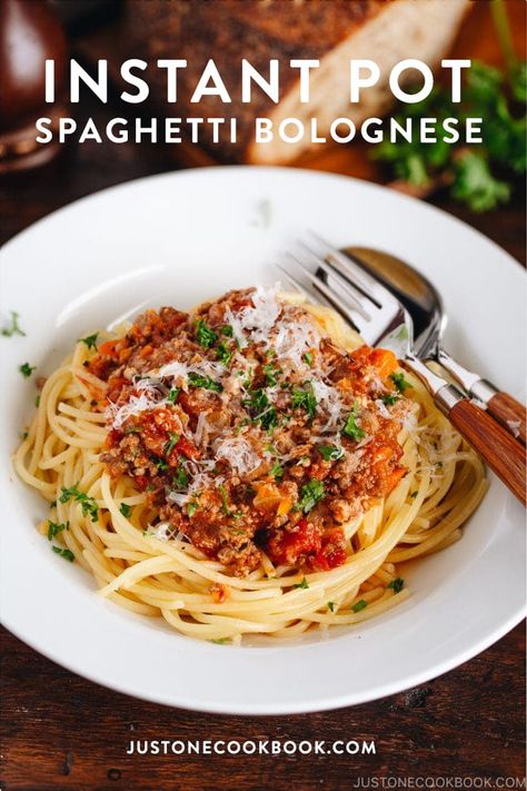 Make this fast and easy Instant Pot Spaghetti Bolognese on a busy weeknight! For a tender texture, use two types of meat for the sauce. It will be your family favorite pasta recipe! #instantpotspaghetti #spaghettibolognese #pastarecipes #instantpotpasta | Easy Japanese Recipes at JustOneCookbook.com Bolognese Instant Pot, Easy Instant Pot Spaghetti, Pressure Cooker Spaghetti, Instant Pot Spaghetti, Spaghetti Bolognese Recipe, Favorite Pasta Recipes, Asian Noodle Recipes, Homemade Spaghetti Sauce, Easy Japanese Recipes