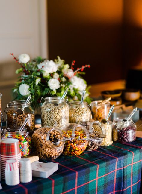 trail mix bar - bril!! Conference Snacks Table, Birthday Camping Ideas, Ski Snacks, Wedding Snack Table, Trail Mix Buffet, Bday Snacks, Popcorn Table, Snacks Table, Wedding Snack Bar