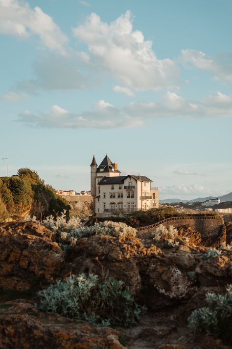 Iphone Wallpaper Texture, Biarritz France, Beach Destinations, Iphone Wallpaper Hd Nature, City Aesthetic, Photoshop Lightroom, I Wallpaper, Pretty Pictures, Mansion