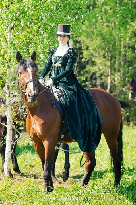 Alice Lockhart, Persuasion Movie, Sidesaddle Riding, Bridgerton Fashion, 1800s Dresses, Hunting Dress, Women's Equestrian, Horse Riding Outfit, Riding Habit