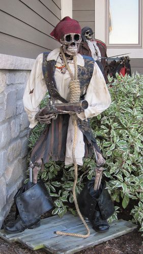 Pirate Halloween Decorations, Les Goonies, Pirate Halloween Party, Halloween Forum, Halloween Outside, Pirate Halloween Costumes, Pirate Halloween, Goonies, Halloween Yard