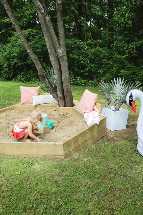 Diy Sandbox With Cover, Diy Sand Box With Cover For Kids, Diy Sandbox With Cover Easy, Wooden Sand Box With Cover, Tree House Playground, Diy Sandbox, Kids Sandbox, Playground Landscaping, Outdoor Play Spaces