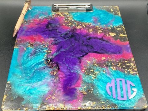 Hey, I found this really awesome Etsy listing at https://www.etsy.com/listing/998865312/purple-teal-pink-black-gold-flakes Epoxy Office Supplies, Resin Clipboard, Unique Home Office, Resin Craft Ideas, Gold Tissue Paper, Clip Board, Diy Resin Projects, Etsy Shop Ideas, Glitter Dipped