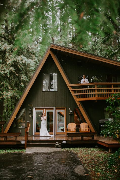 Airbnb Elopement Colorado, Air Bnb Elopement, Cottage Elopement, Elope Locations, Airbnb Weddings, Elopement Airbnb, Colorado Airbnb, Small Elopement Wedding, Airbnb Elopement