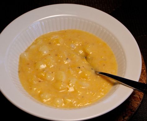 bowl of cheese grits with hominy Easy Grits Recipe, Best Salmon Marinade, Hominy Casserole, Hominy Recipes, Hominy Grits, Quick Grits, Canned Hominy, Stone Ground Grits, How To Cook Grits