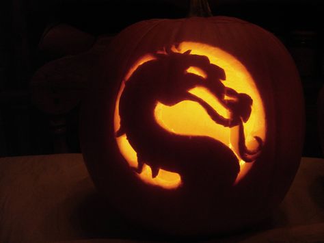 #MortalKombat Pumpkin via reddit user Bite_The_Wax_Tadpole Video Game Pumpkin Carving, Videogame Art, Pumpkin Carving Party, Nerdy Things, Pumpkin Faces, Video Game Art, Crafty Stuff, Diy Halloween, Halloween Diy