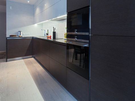 Design interior of a high tech kitchen with dark cupboard #paid, , #PAID, #SPONSORED, #high, #tech, #cupboard, #interior Kitchen With Wall Oven, Kitchens With Black Cabinets, Images Of Kitchens, Kitchens With Black Appliances, Black Kitchen Ideas, Wall Oven Kitchen, White Upper Cabinets, Double Oven Kitchen, Black Appliances Kitchen