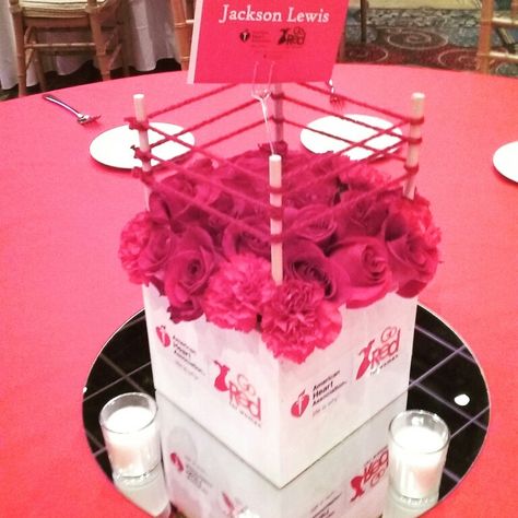 Boxing ring centerpieces #GoRed Ring Centerpieces, Boxing Theme Party Ideas, Boxing Party, Baby Reveal Ideas, Wwe Birthday Party, Wwe Party, Baby Shower Box, Sports Party Decorations, Boxing Ring