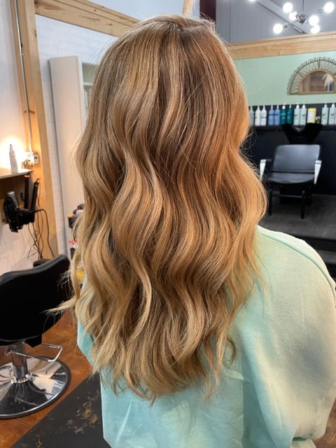 Brown Roots Strawberry Blonde Hair, Dirty Blonde To Brown, Autumn Blonde Hair, Blonde 2024, Money Blonde, Autumn Blonde, Balyage Blonde, Sunkissed Hair, Blonde Hair Inspo