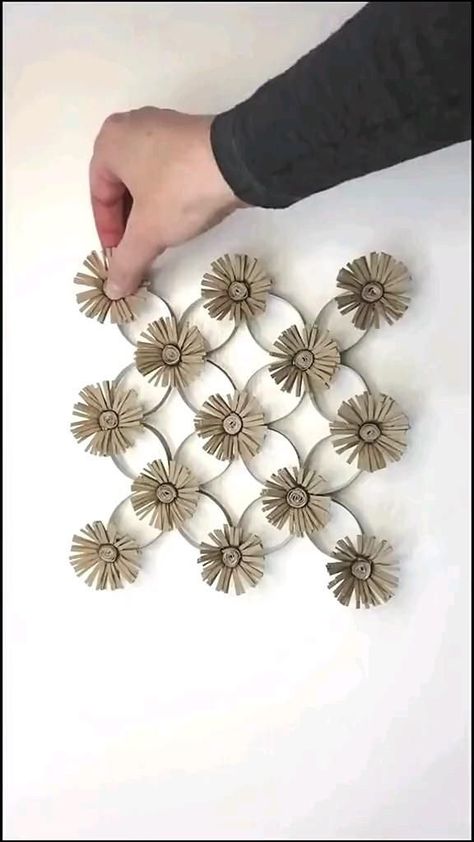 Toilet Paper Roll Diy, Easy Wall Decor, Paper Roll Crafts Diy, Clothespin Crafts Christmas, Paper Towel Crafts, Toilet Paper Roll Art, Paper Flowers Diy Easy, Paper Box Diy, Silk Ribbon Embroidery Patterns