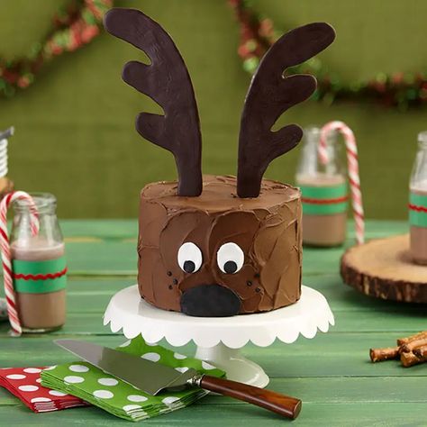 Easy Christmas Cake, Christmas Cake Ideas, Holiday Cake Recipes, Reindeer Cake, Lumberjack Cake, Reindeer Cakes, Orange Bundt Cake, Deer Cakes, Gooey Butter Cookies