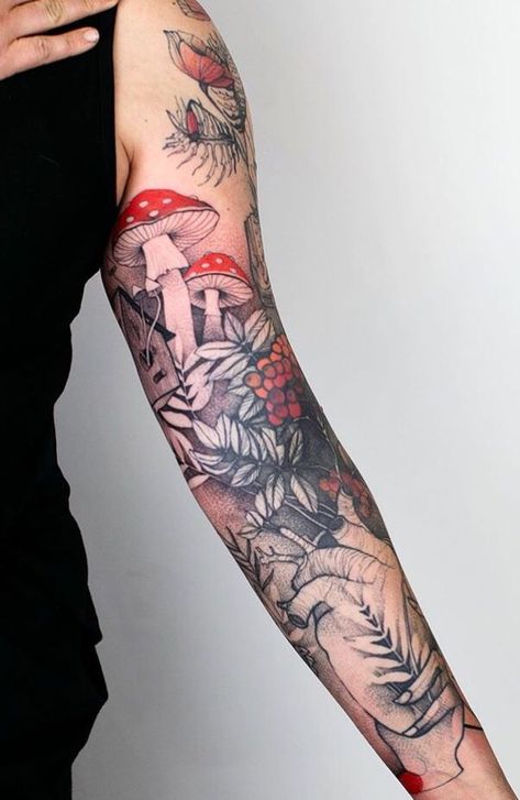 Mushroom Tattoo Ideas, Fall Tattoos, Hirsch Tattoo, Mushroom Tattoo, 42 Tattoo, Mushroom Tattoos, Theme Tattoo, Floral Tattoo Sleeve, Geniale Tattoos