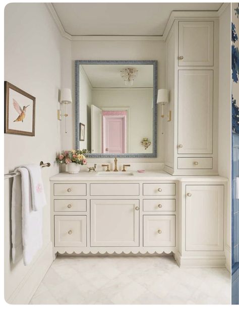 Rita Konig Bathroom, Grandmillenial Bathroom Ideas, Girls Bathroom Ideas Kids, Anthropologie Bathroom Inspiration, Girl Bathroom Ideas, Jack And Jill Bathroom Ideas, Classic Southern Home, Girls Bathroom Ideas, Jack N Jill Bathroom Ideas