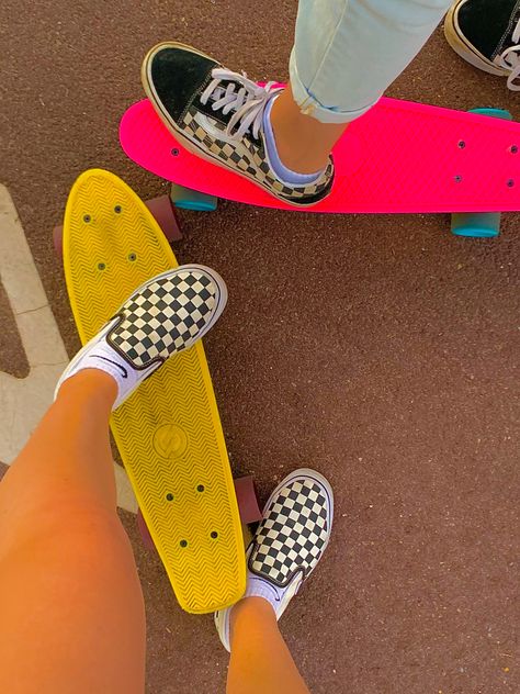 2020 Core, 2010s Aesthetic, Skate Boards, Skateboarding Tricks, Longboard Design, Skateboard Aesthetic, Penny Skateboard, Penny Board, Skate Girl