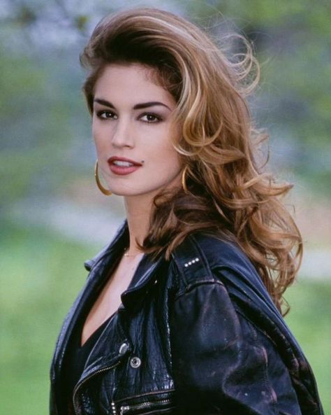 90s Model Hair, 1990s Hairstyles, Exotic Hair, 90s Supermodels, 90s Hairstyles, Model Look, Cindy Crawford, Mood Board Fashion, Baddie Hairstyles