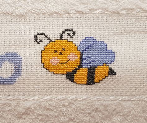 #puntocroce #crossstitch #faidate #asciugamano #ape #apetta #ricamo #animaletto #asilo #work #nascita #bebè Cross Stitch Borders, Baby 2, Cross Stitch Animals, Cross Stitch, Bee, Canvas