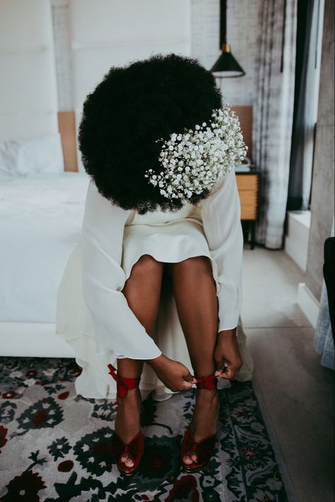 Afro Wedding Hairstyles, Natural Wedding Hairstyles, Natural Hair Bride, Flowers In Her Hair, Wedding Court, Black Bridal, Boho Wedding Inspiration, Dream Wedding Ideas Dresses, Courthouse Wedding