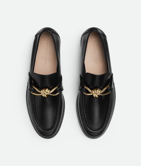 Bottega Veneta® Women's Astaire Loafer in Black. Shop online now. Bottega Veneta Loafers, Bottega Veneta Sandals, Bottega Veneta Shoes, Moccasins Shoes, Black Shop, Pumps Flat, Boots And Sneakers, Flat Boots, Nappa Leather