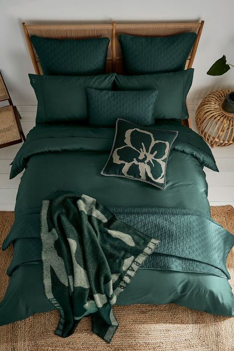 Simple Bed Designs, Green Bedroom Decor, House Beds For Kids, Bed Interior, Minimalist Bed, Bedding Inspiration, Wooden Bed Design, Green Duvet Covers, Bed Design Modern