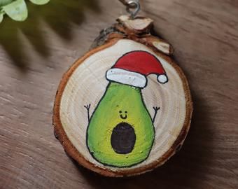 Avocado Christmas, Christmas Ornament Diy, Christmas Ornaments Handmade, Ornament Diy, Handmade Christmas Ornaments, Wood Slices, Ornaments Diy, Diy Christmas Ornaments, Rock Painting